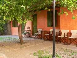Onze bungalow in de tuin achter het hotel