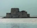 Het fort Bourzi in de haven van Nafplion